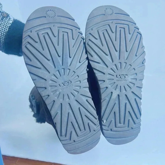 UGG Australia Bailey Button Tall Chocolate Brown Suede Boots 3 Buttons Size 5 US - Picture 8 of 11